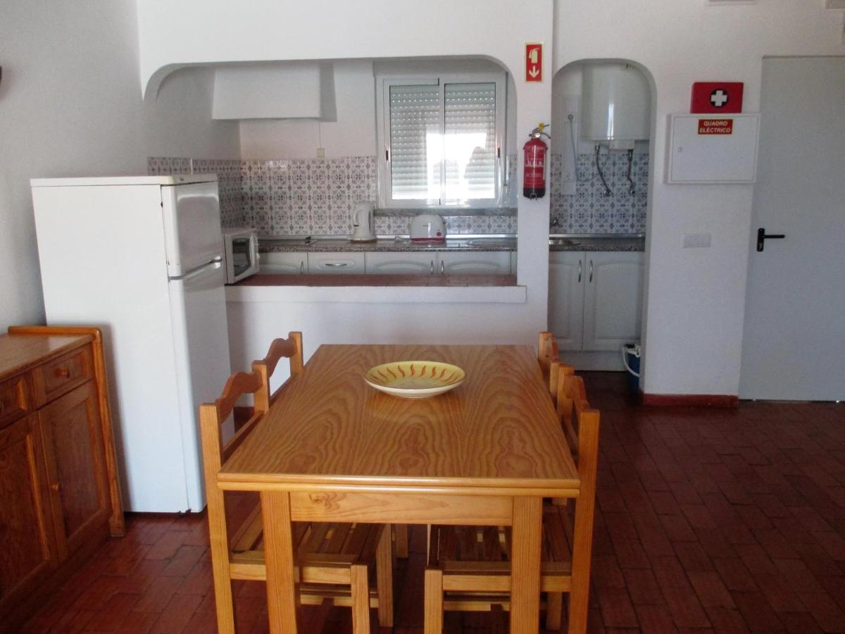 Apartamentos Salema Praia Club Bagian luar foto