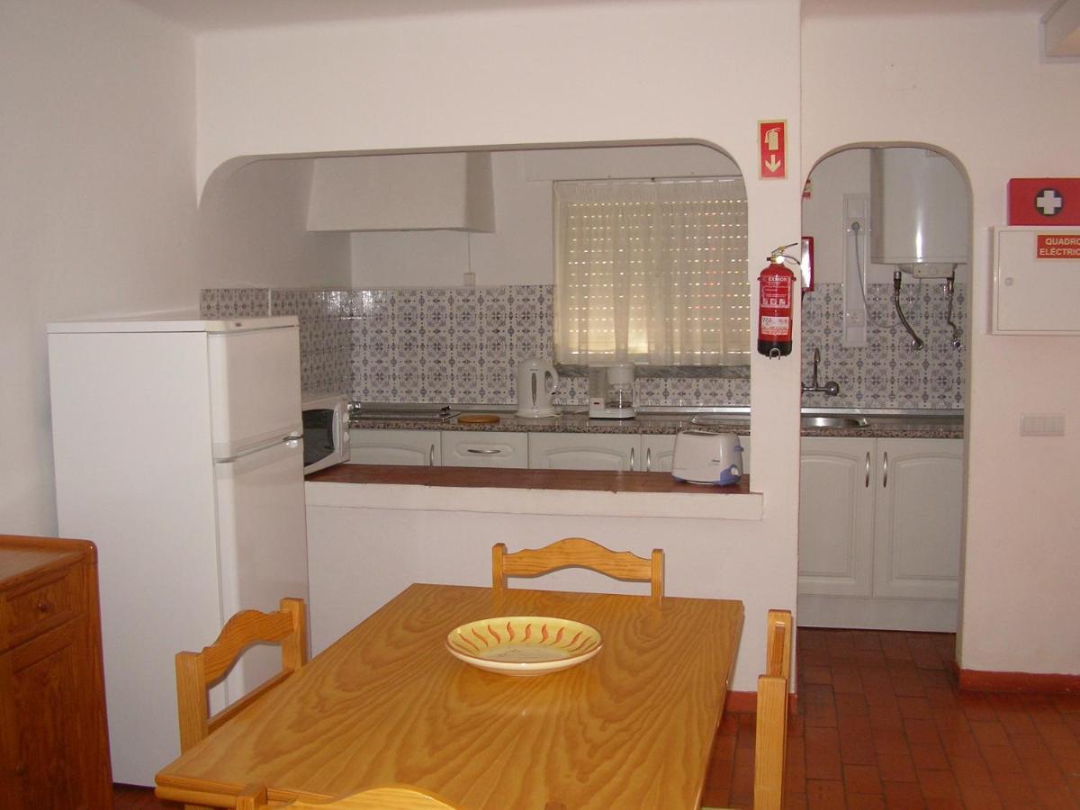 Apartamentos Salema Praia Club Bagian luar foto