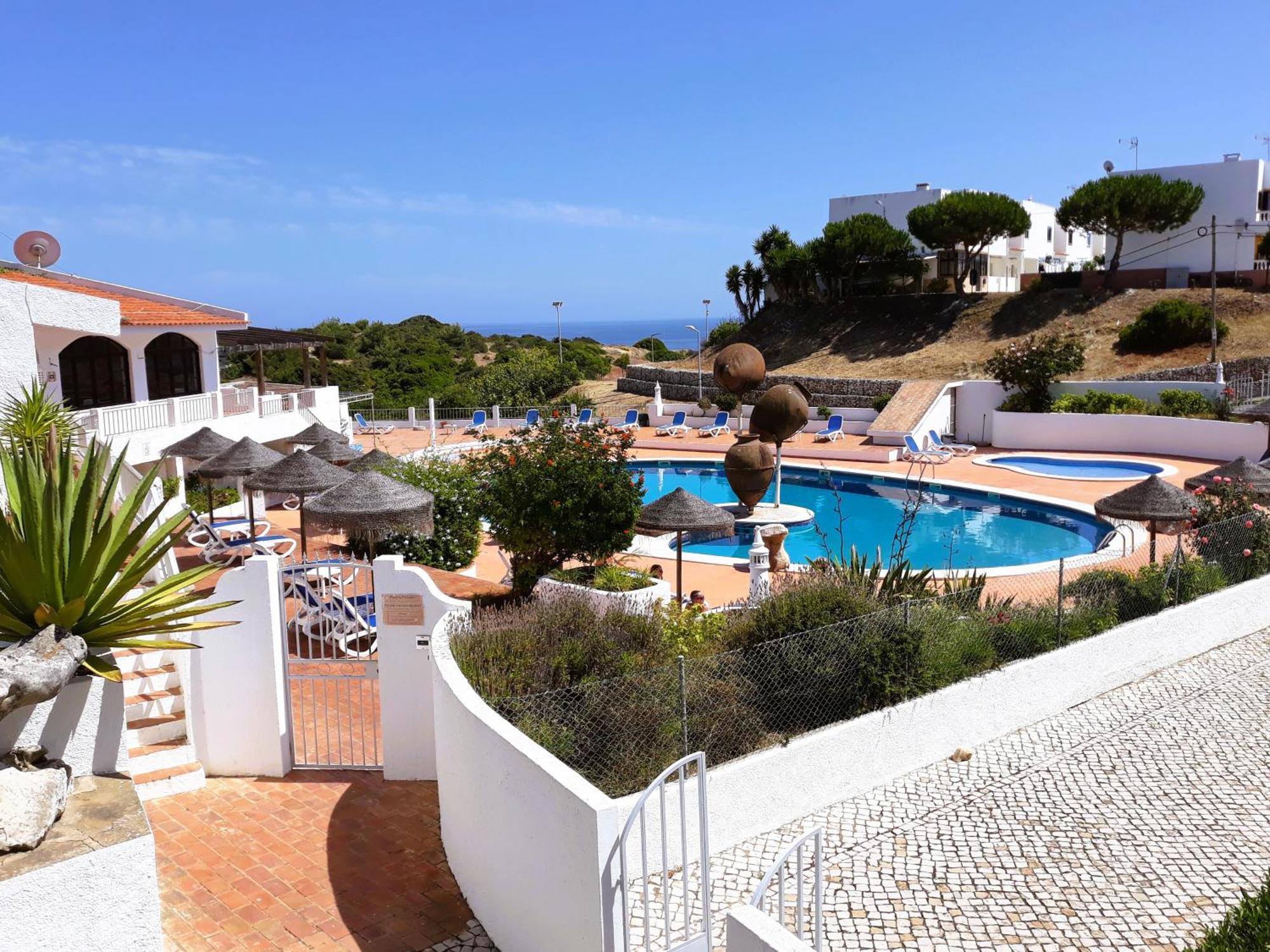 Apartamentos Salema Praia Club Bagian luar foto