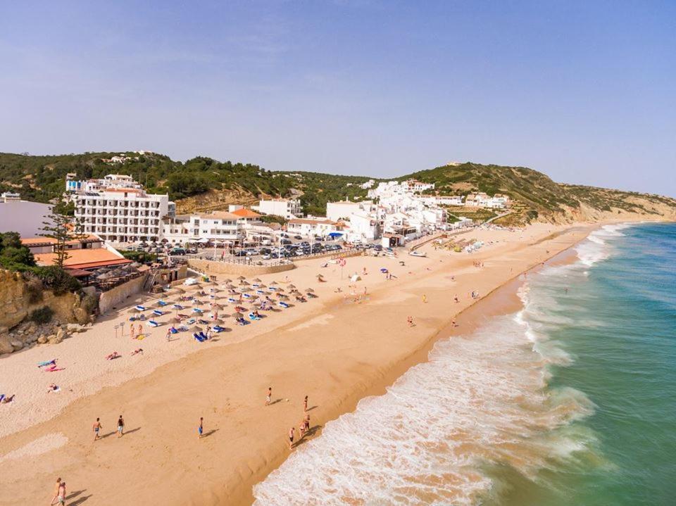 Apartamentos Salema Praia Club Bagian luar foto