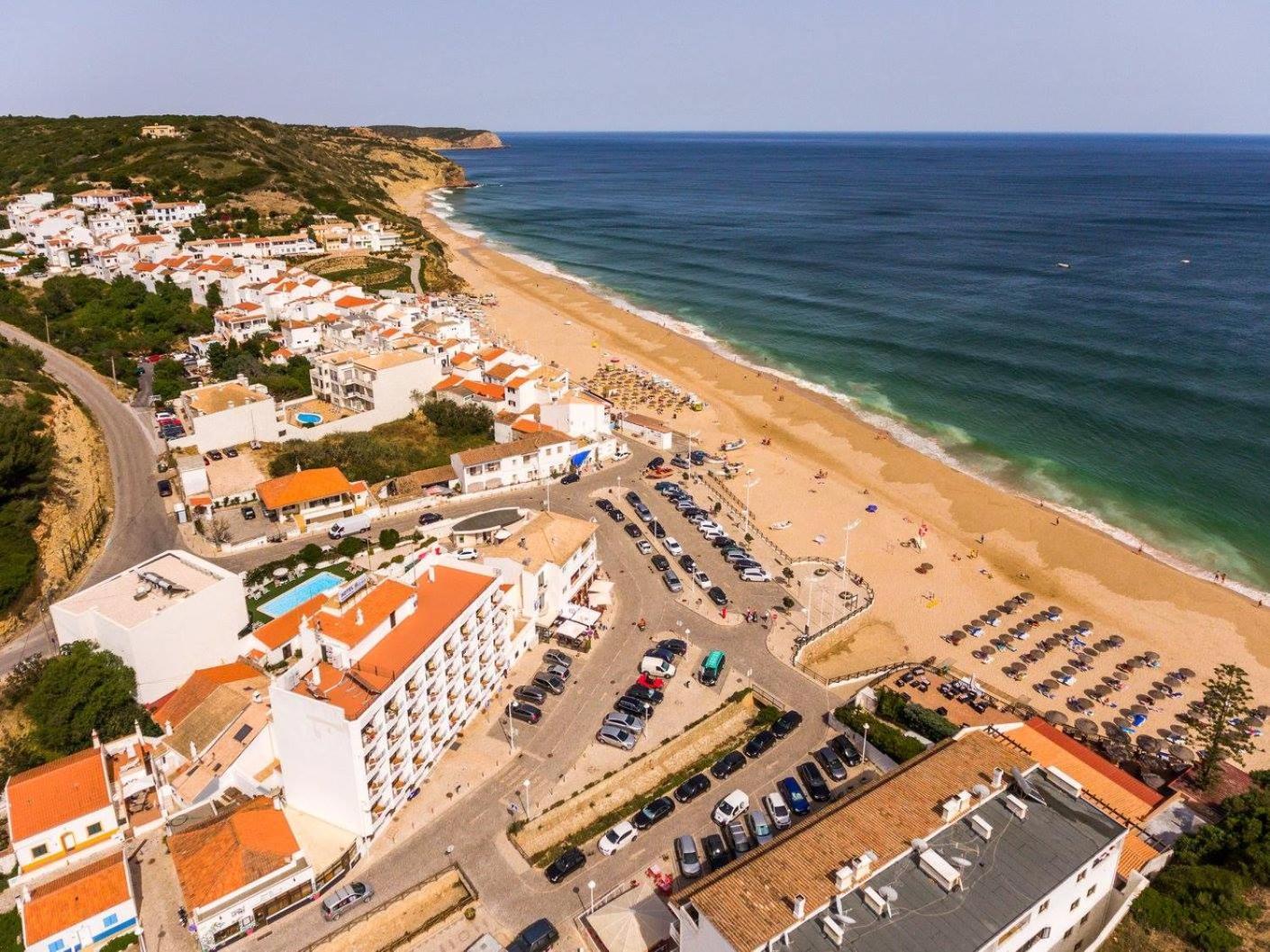 Apartamentos Salema Praia Club Bagian luar foto