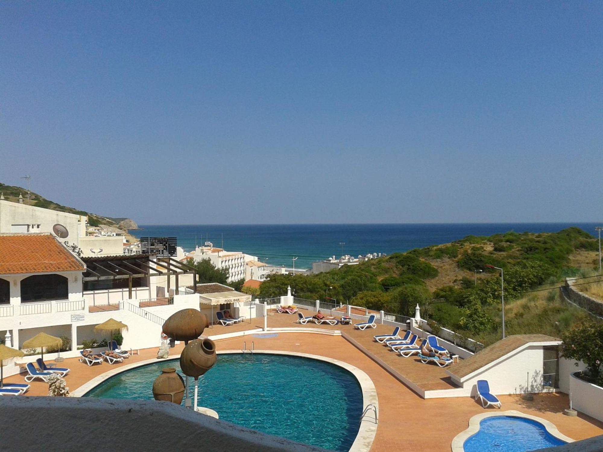 Apartamentos Salema Praia Club Bagian luar foto