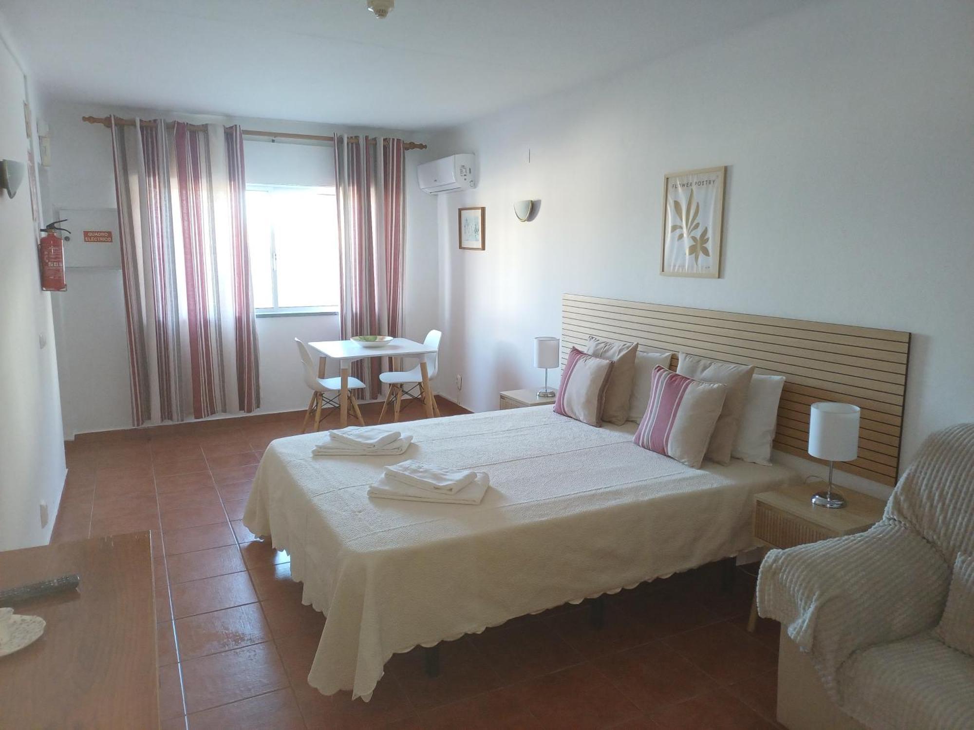Apartamentos Salema Praia Club Bagian luar foto