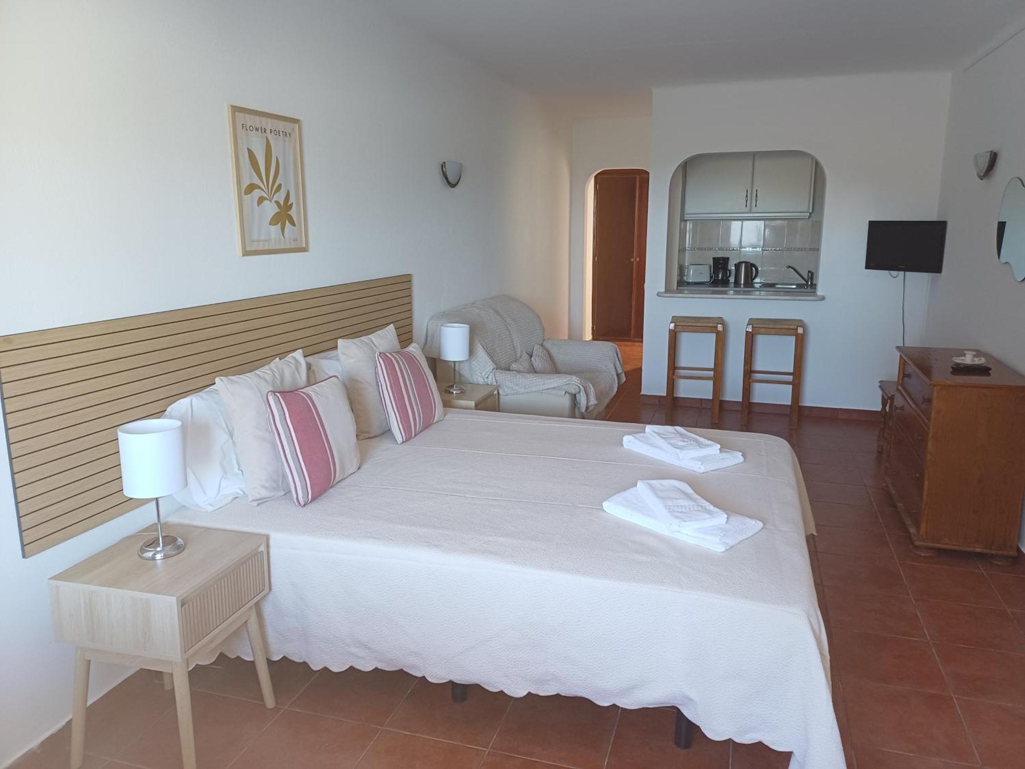 Apartamentos Salema Praia Club Bagian luar foto