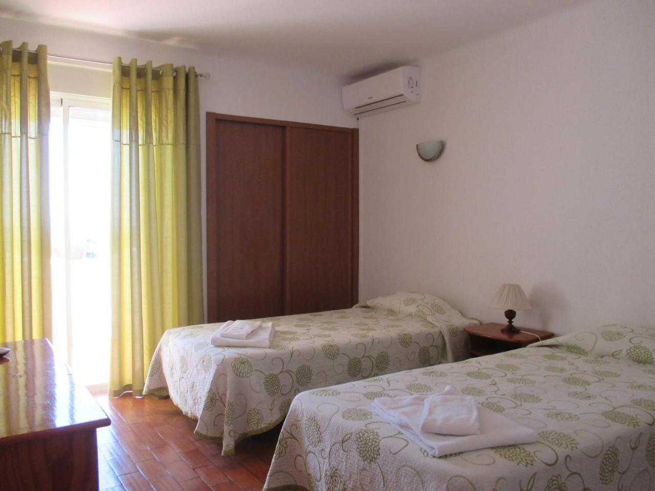 Apartamentos Salema Praia Club Bagian luar foto